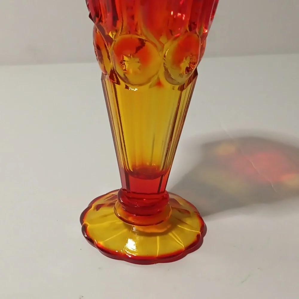 Vintage L.E.Smith Amberina Moon And Stars Tulip Ruffled Edge Bud Vase 6” T GLOWS